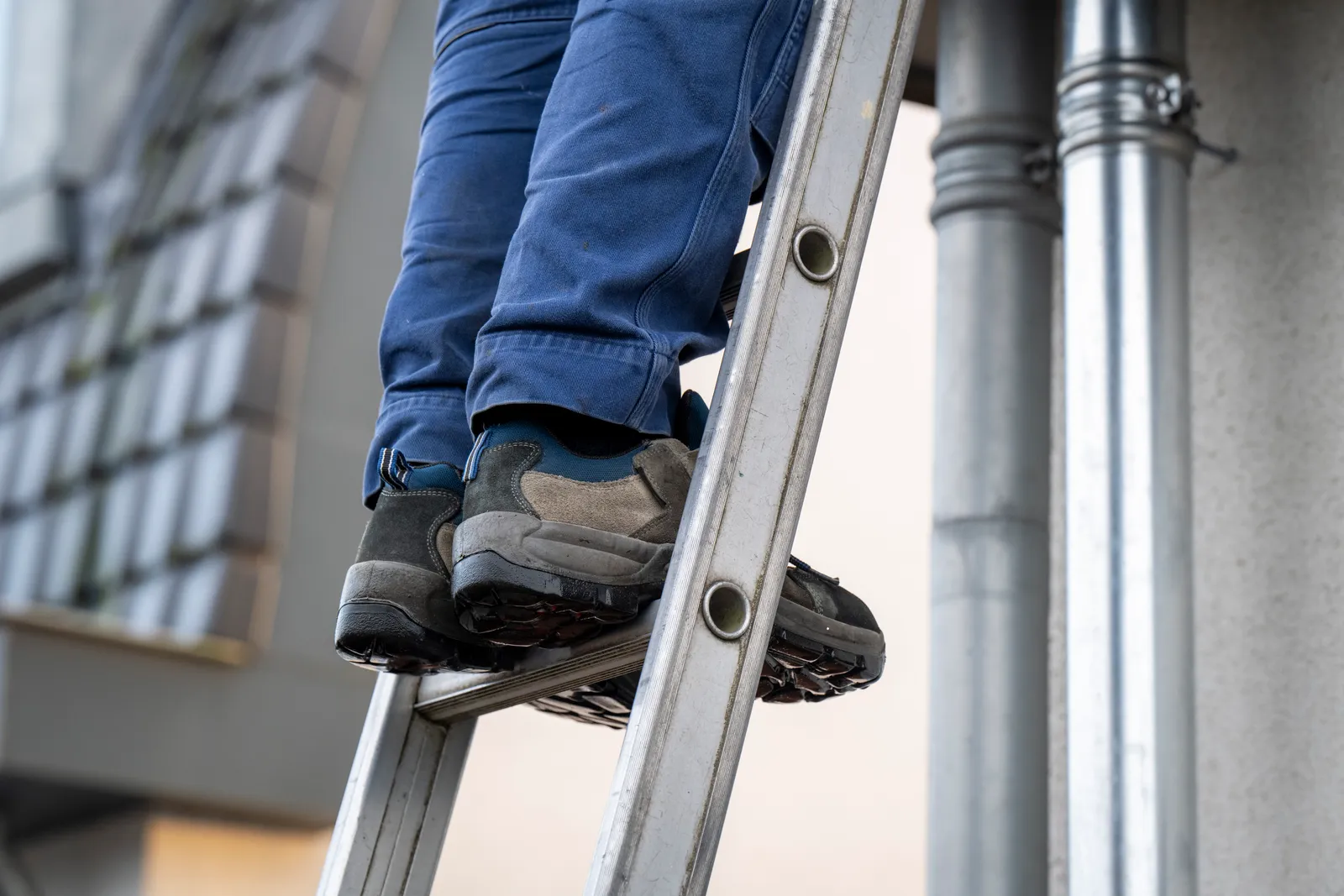 Gutter Cleaning Ladder Safety Guide